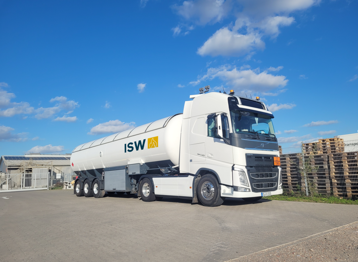 LKW mit dem ISW-Logo